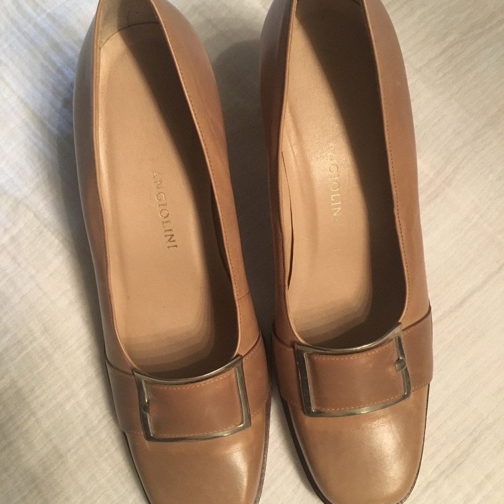 Classic Neutral Beige Pump